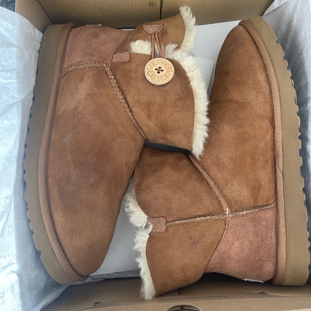 UGG Bailey Boots in Chestnut